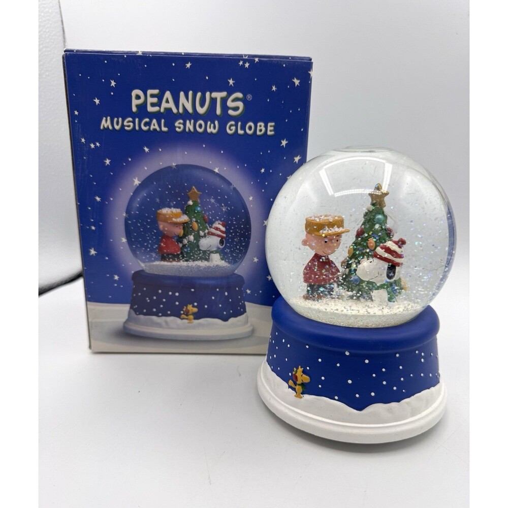 Hallmark Peanuts 50th Anniversary Snow Globe Charlie Brown Snoopy Woodstock